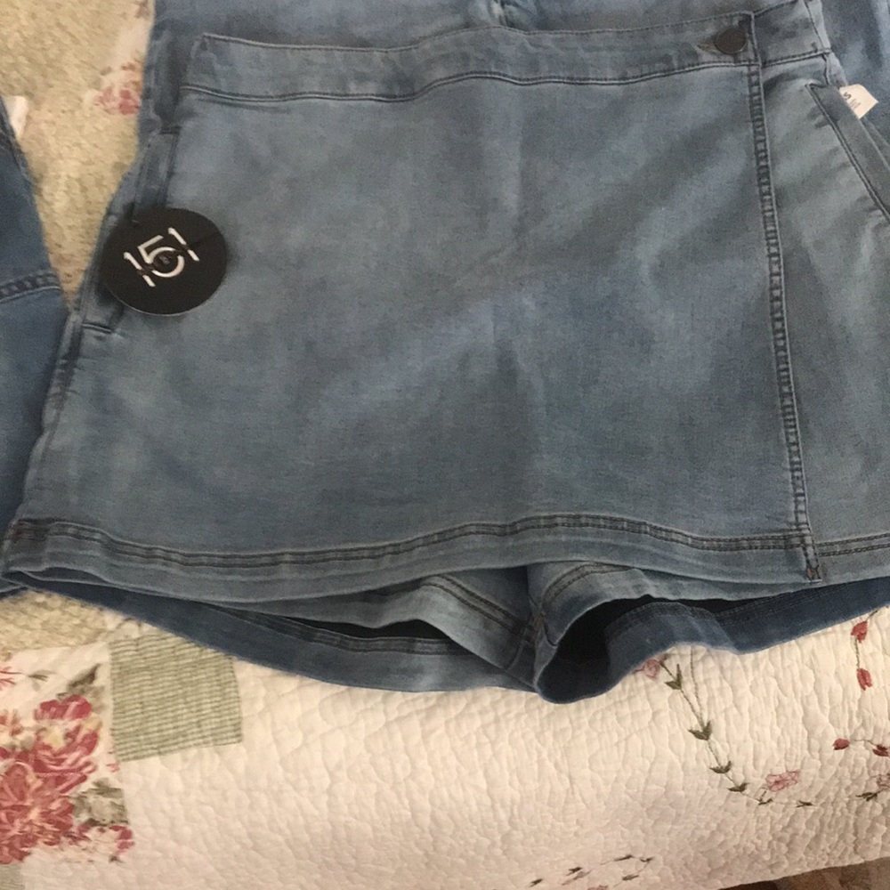 Shorts - Picture 13 of 15